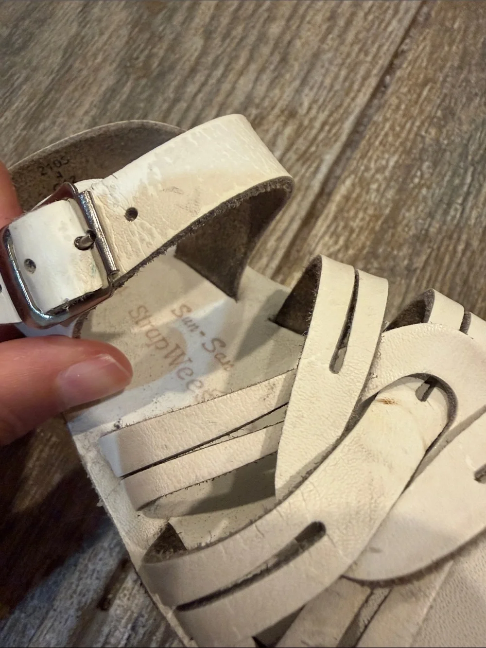 Sun San strap wees white sandals baby size 4